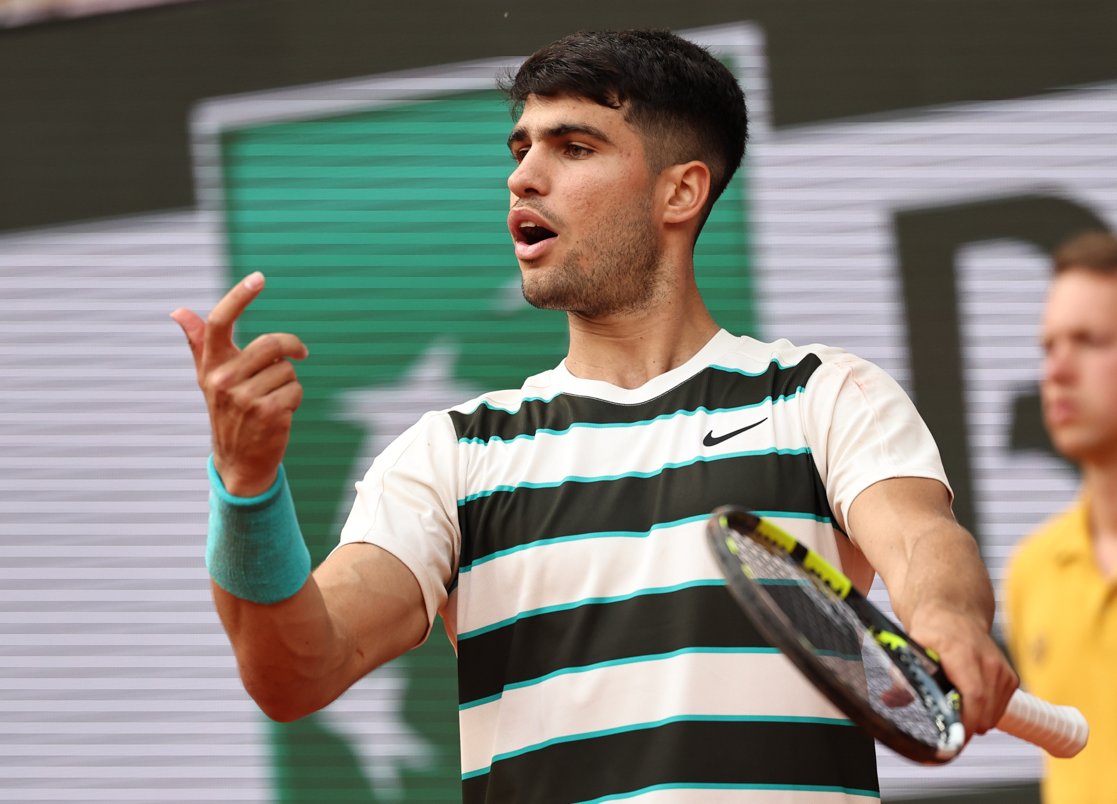 法网鏖战年终总决赛，阿尔卡拉斯惊艳四座