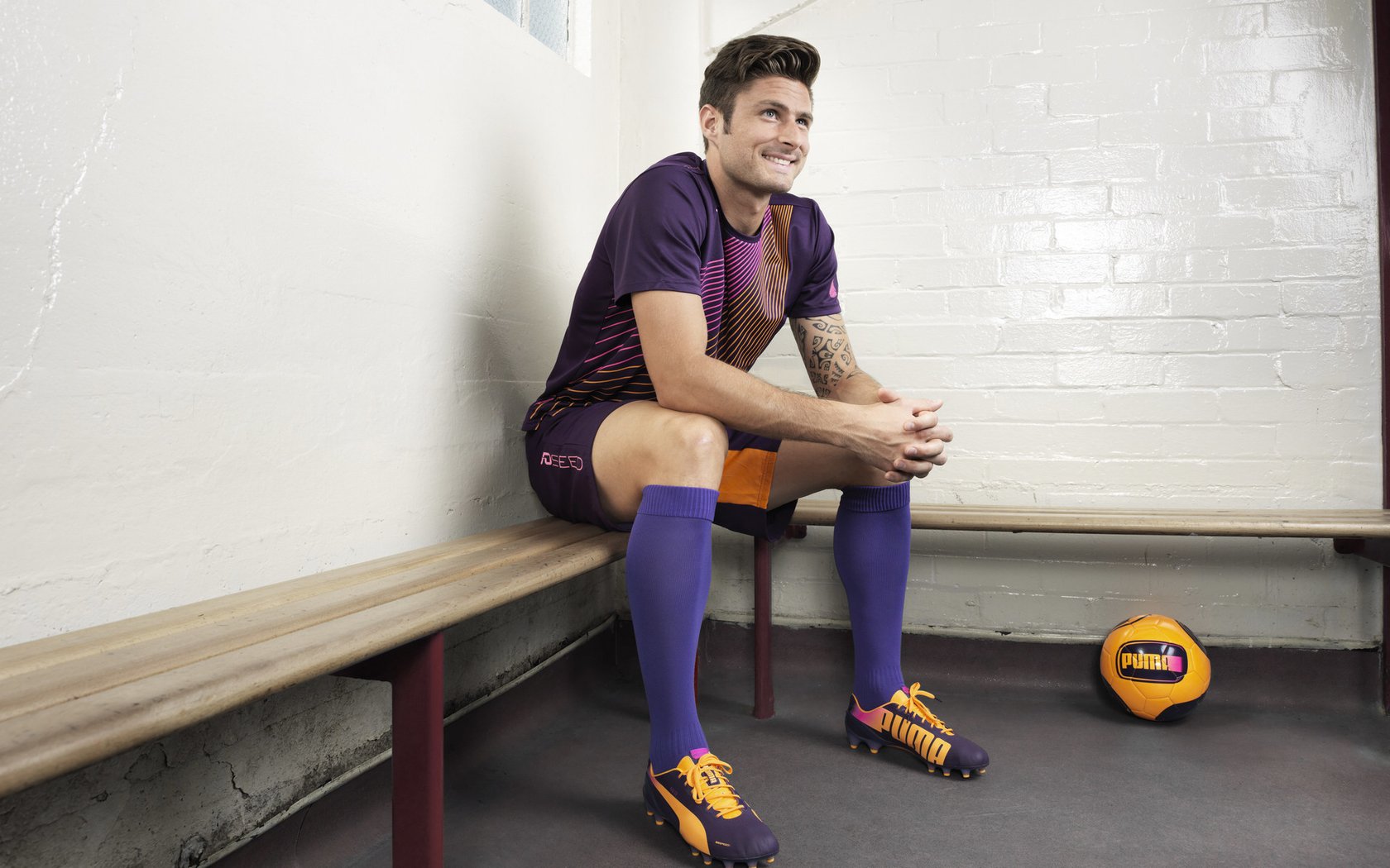 迪巴拉爆发撕裂紫百合防线,摩纳哥战术完胜演绎欧战教科书