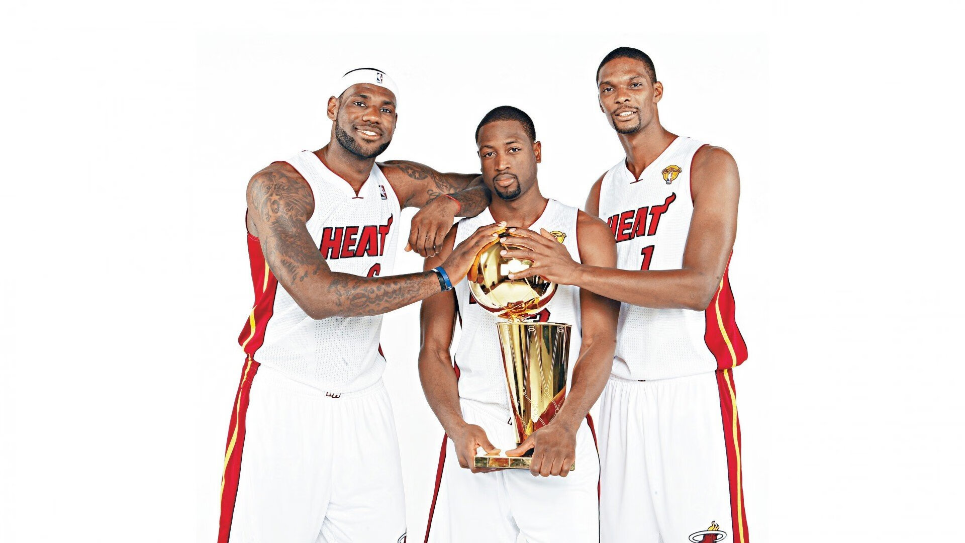 西甲国家德比之夜,戈贝尔带队取胜,当篮球巨兽闯入足球圣殿